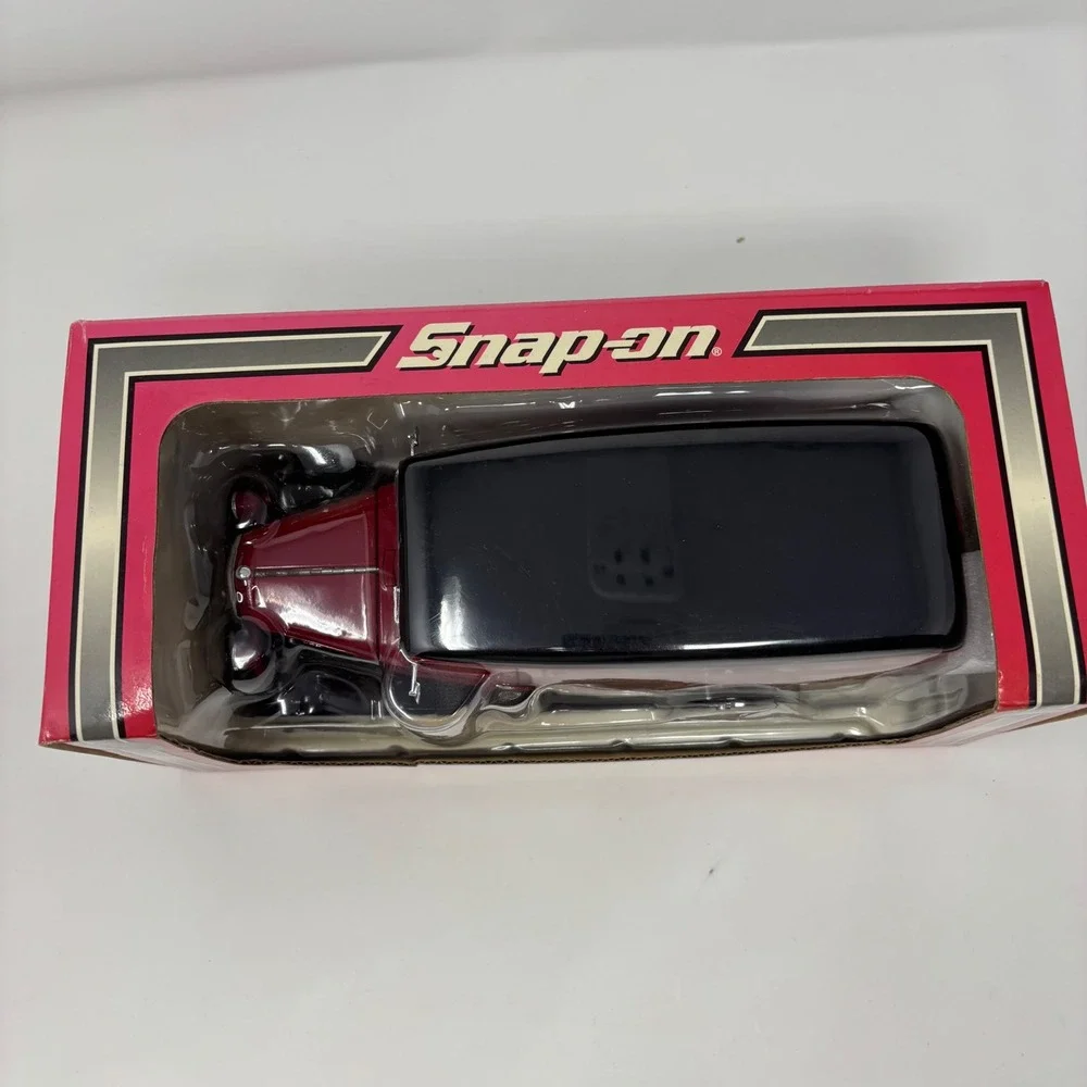 Snap-on Tools 1935 Chevrolet 1 1/2 Ton Panel Truck Crown Jewels Collection Red